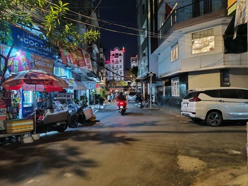 Bán gấp nhà mặt tiền Lê Thúc Hoạch cách vài căn tới nhà