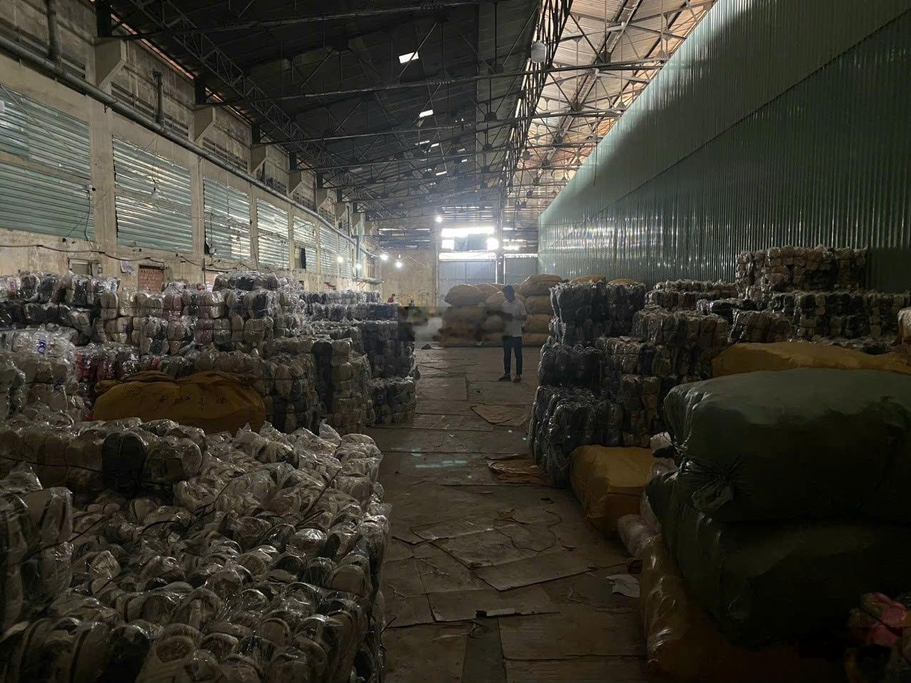 Cho thuê kho 3.000m², Quốc Lộ 1A (Lê Đức Anh) Bình Tân, bảo vệ 24/24, giá thuê: 75k/m²/tháng