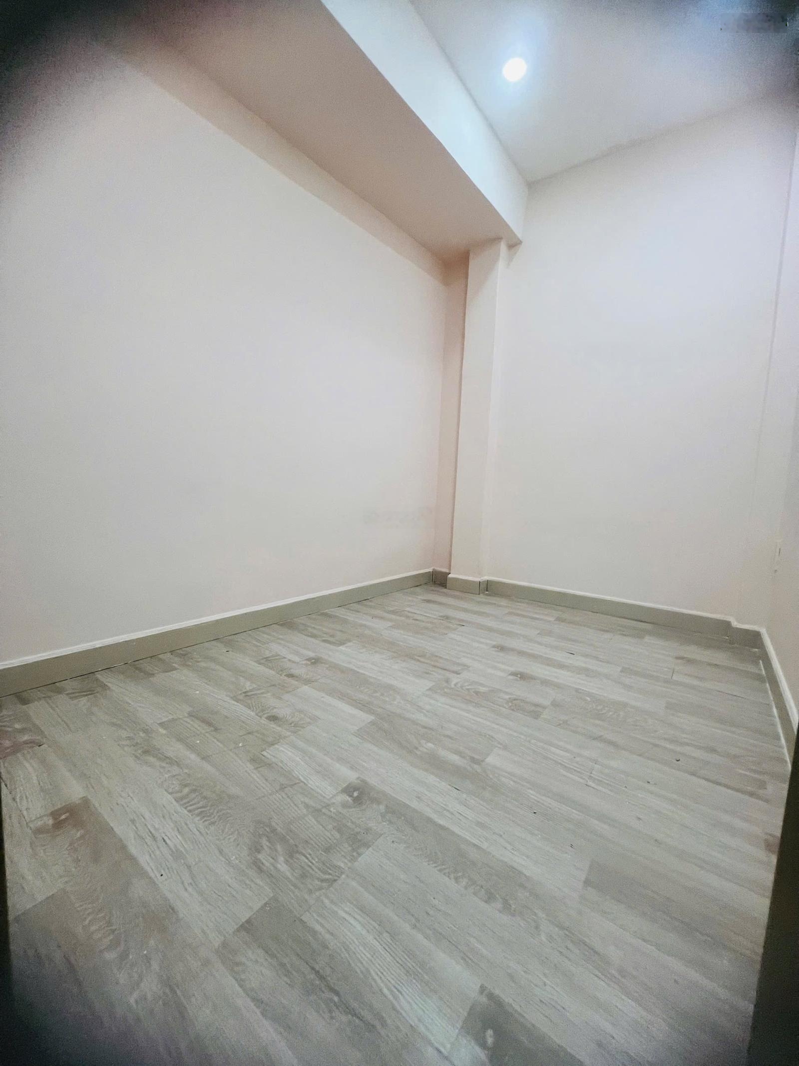 Mình chủ nhà, share phòng ngủ kín, có máy lạnh, WC riêng, Q1