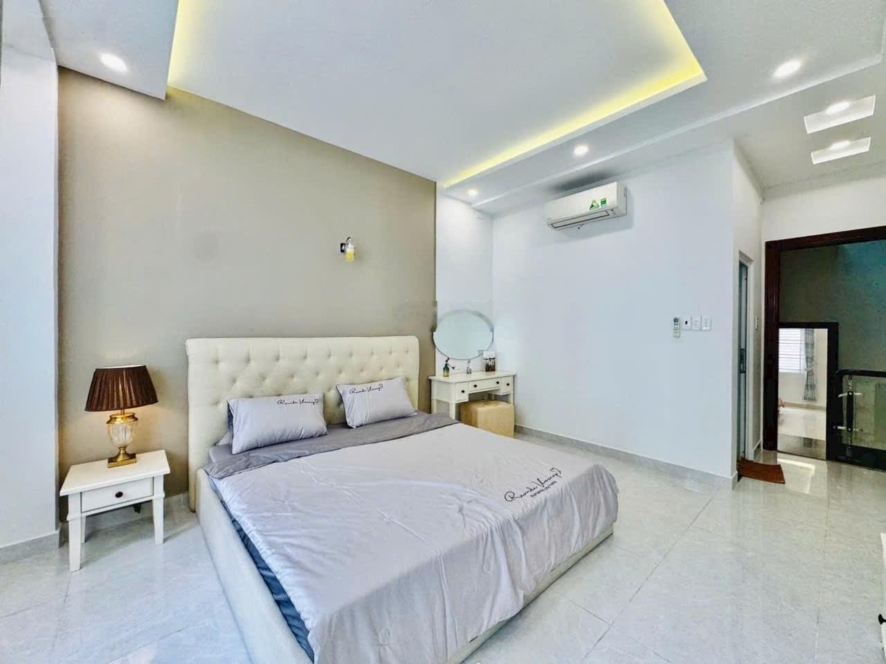 Cho con du học bán gấp nhà 68m2 mặt tiền Lê Lai, P. 4, Q. Gò Vấp