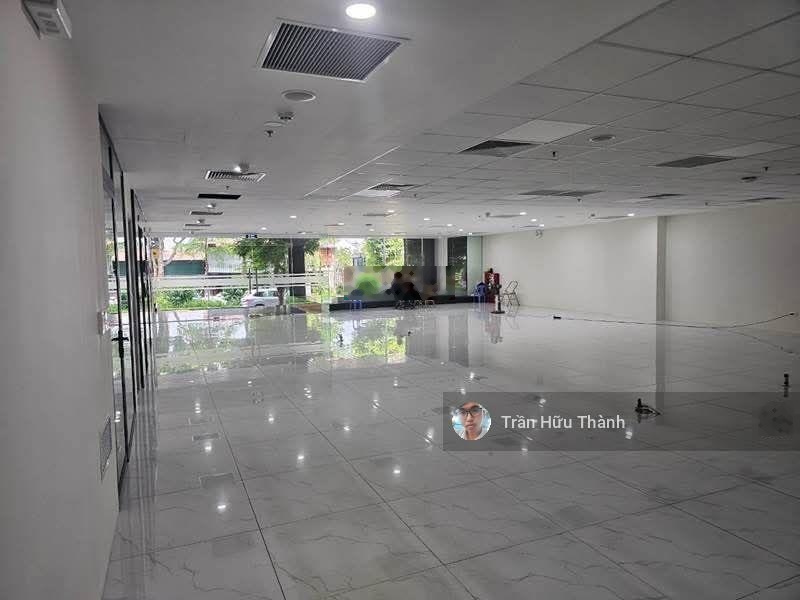 Tòa văn phòng 150m - 5 tầng. ngã tư hồng tiến - nguyễn văn cừ . view tòa chung cư - bv tâm anh.