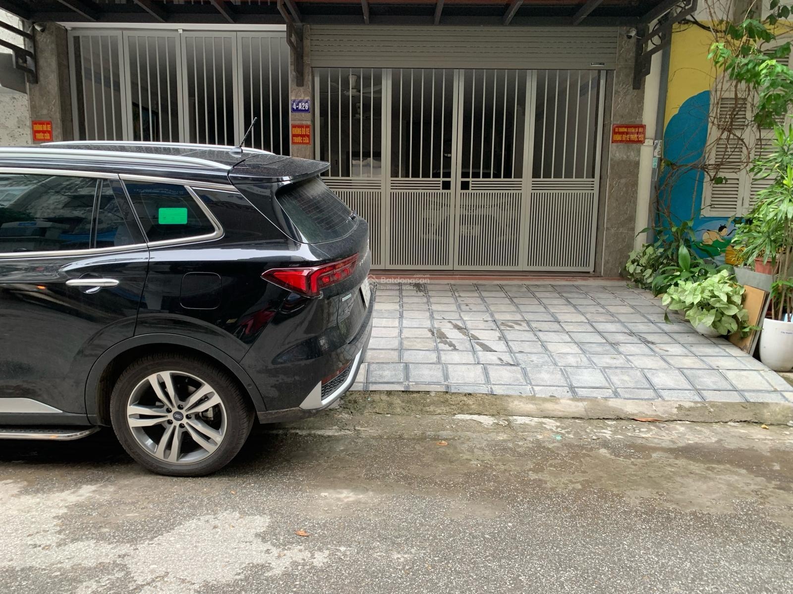 Bán tập thể nghĩa tân tầng 1 DT 80m2 hai mặt tiền mỗi mặt 8m KD tốt Giá 5,5 tỷ