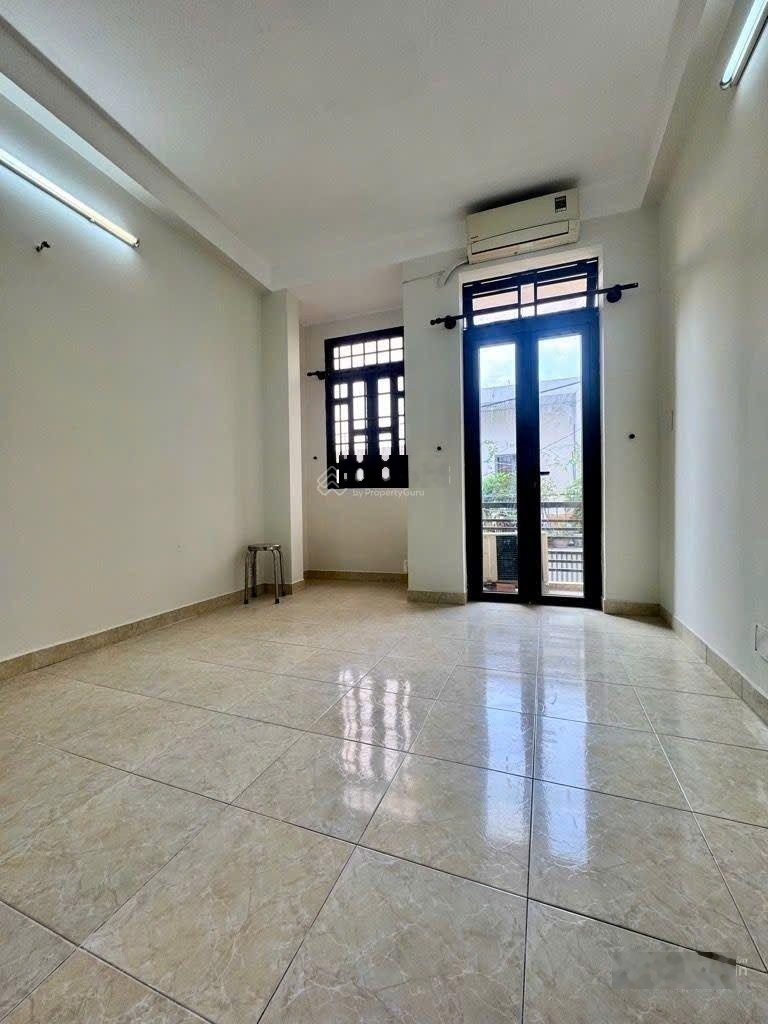 Nhà 3 Tầng BTCT(DT 4x14m) - 3PN - Gần Siêu thị Metro Q12, giáp Gò Vấp - 4,65 Tỷ TL