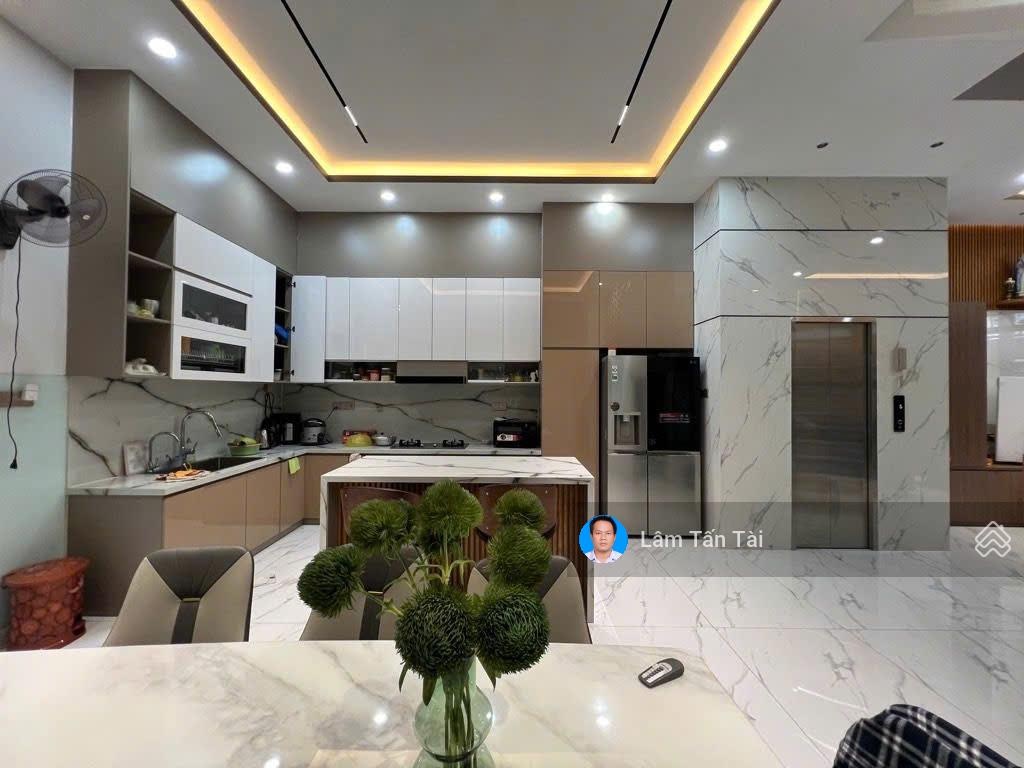 Đón tết Thoại Ngọc Hầu, thang máy xịn, 5.8x17m, 4 tầng, ôtô ngủ nhà, chỉ 15 tỷ