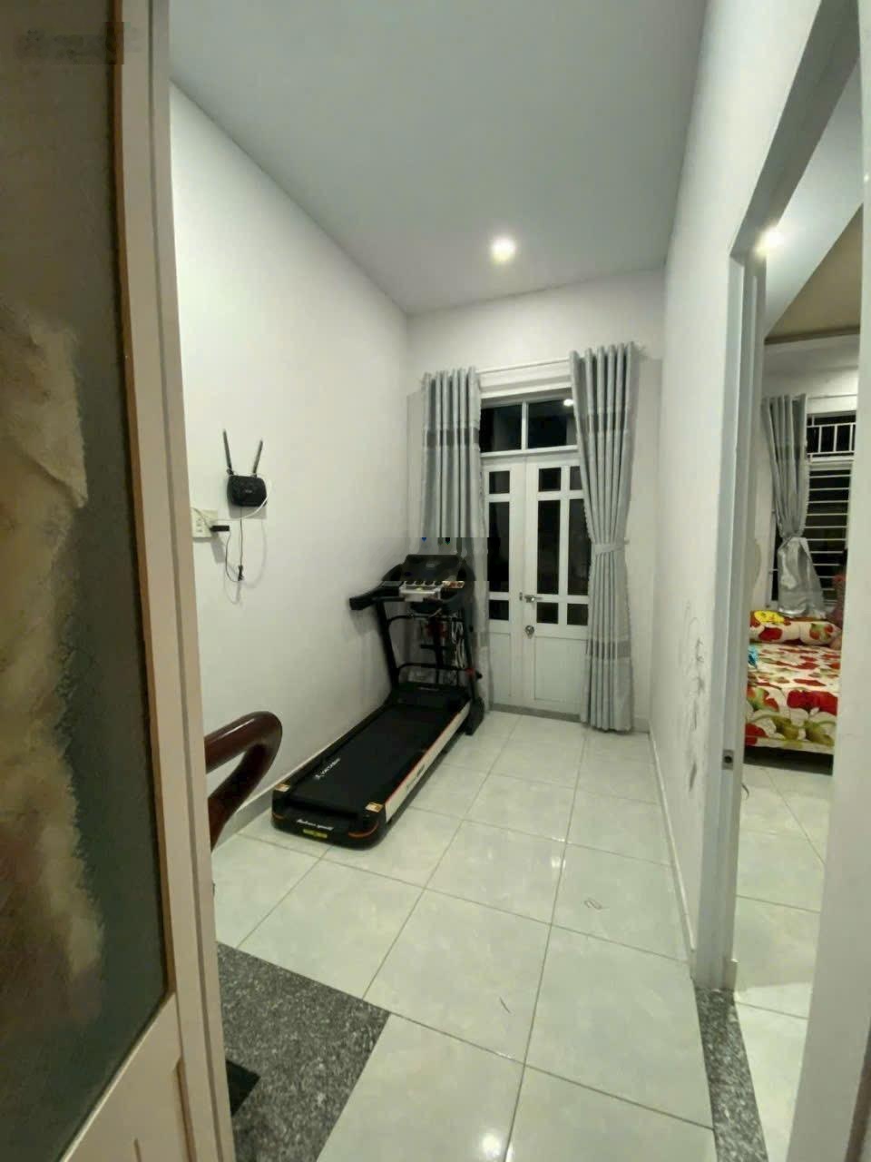 Nhà phố Bắc Nha Trang 02 tầng đẹp, kiên cố, sổ hoàn công, gần chợ Vĩnh Hải & gần biển.