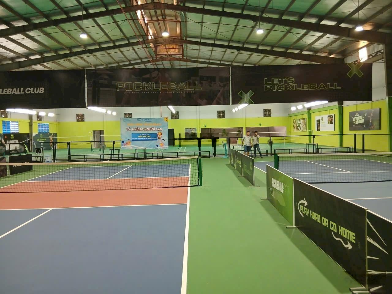 Cho thuê kho 1400m nền sơn sạch sẽ , mái cao 8m. Đường xe cont về đêm. Ngã 4 ga. Q12