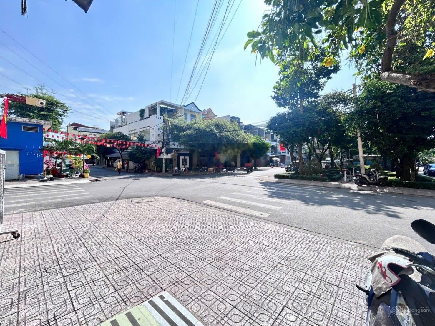 Mặt tiền tầng trệt CC Bùi Minh Trực P6 Q8 căn góc vị trí kinh doanh