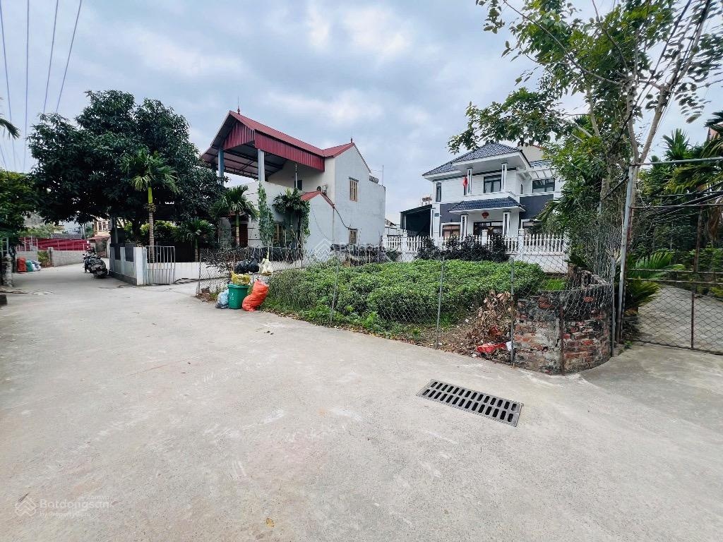 Hàng mới xuất hiện lô đất 82,7m2 vị rất gần với sân vận động pvf 60 nghìn chỗ ngồi.