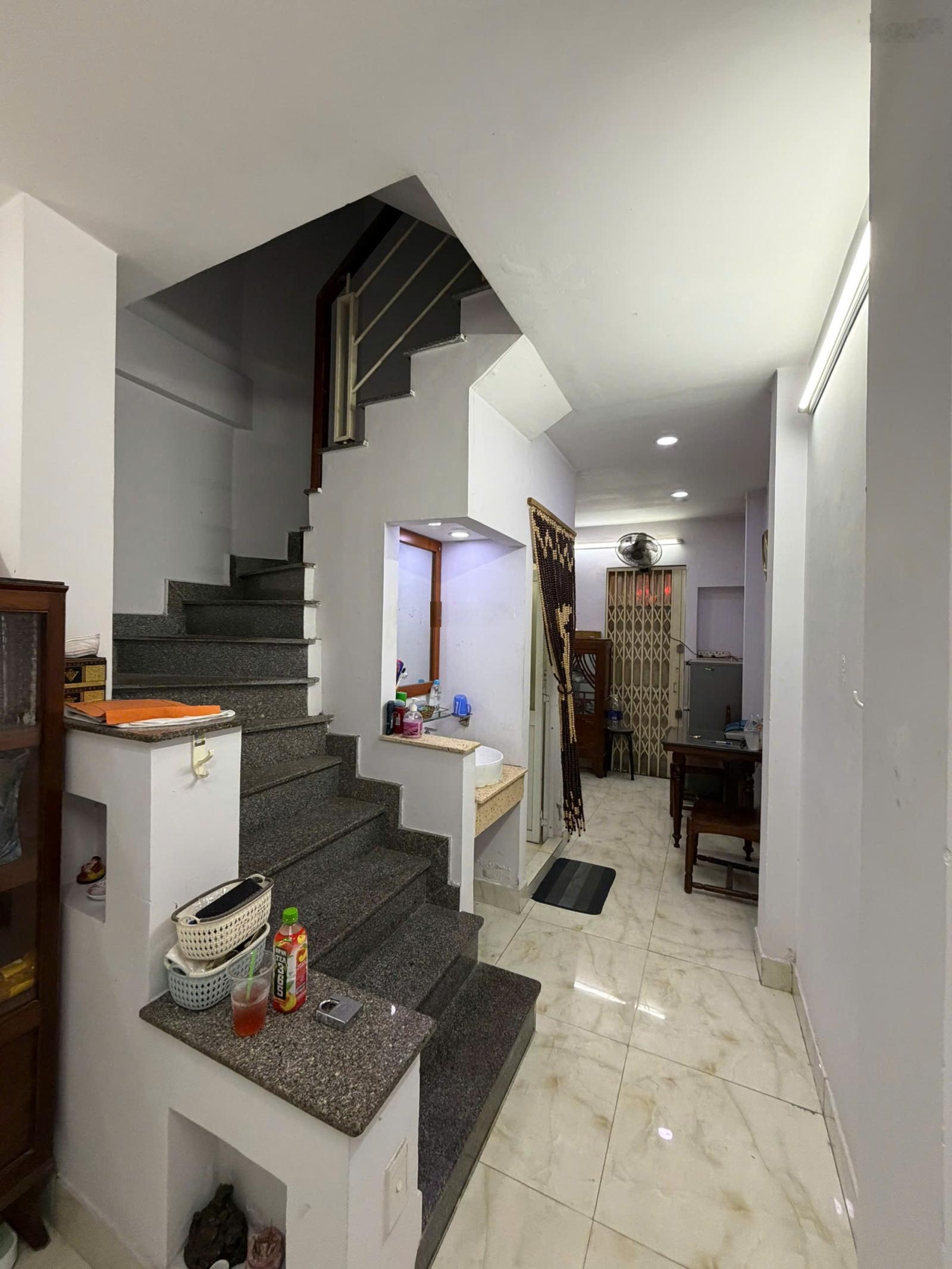 Nhà Nguyễn Văn Cừ, HXH thông 5m, chủ gửi 7 tỷ 680 thương lượng. Liên hệ ngay 0876410777