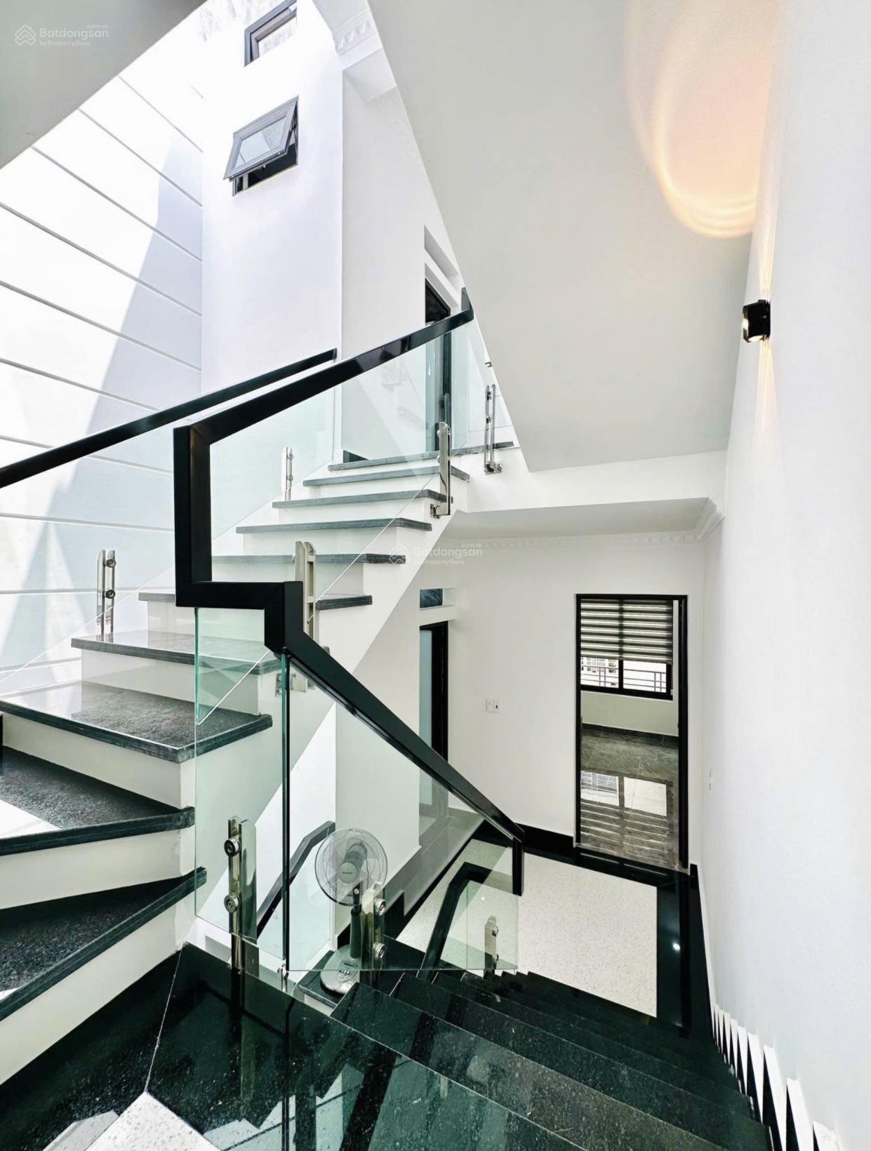 MẶT TIỀN KHỦNG- VĂN QUÁN 7m, 2 thoáng,sát hồ 30m2x5tầng 4ngủ chỉ 5,7TỶ. Nói Ko với QH sổ vuông A4