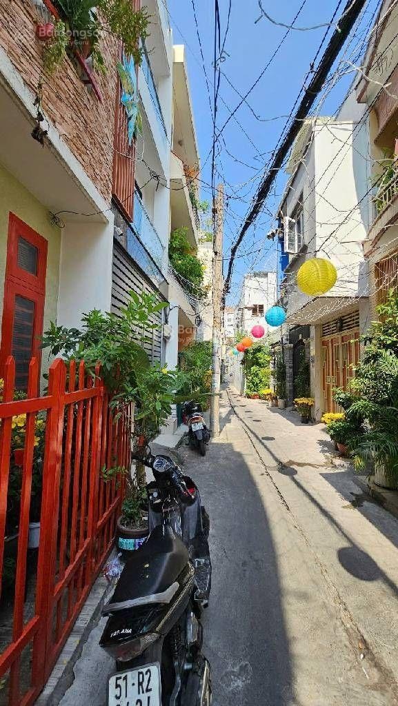 Hẻm 4m thông - khu vip huỳnh văn bánh - 4 tầng btct - 52m2 - gần mặt tiền - giáp quận 3