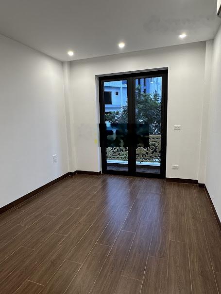 Chính chủ cho thuê nhà nguyên căn đường Nguyễn Mậu Tài, Gia Lâm, có thang máy