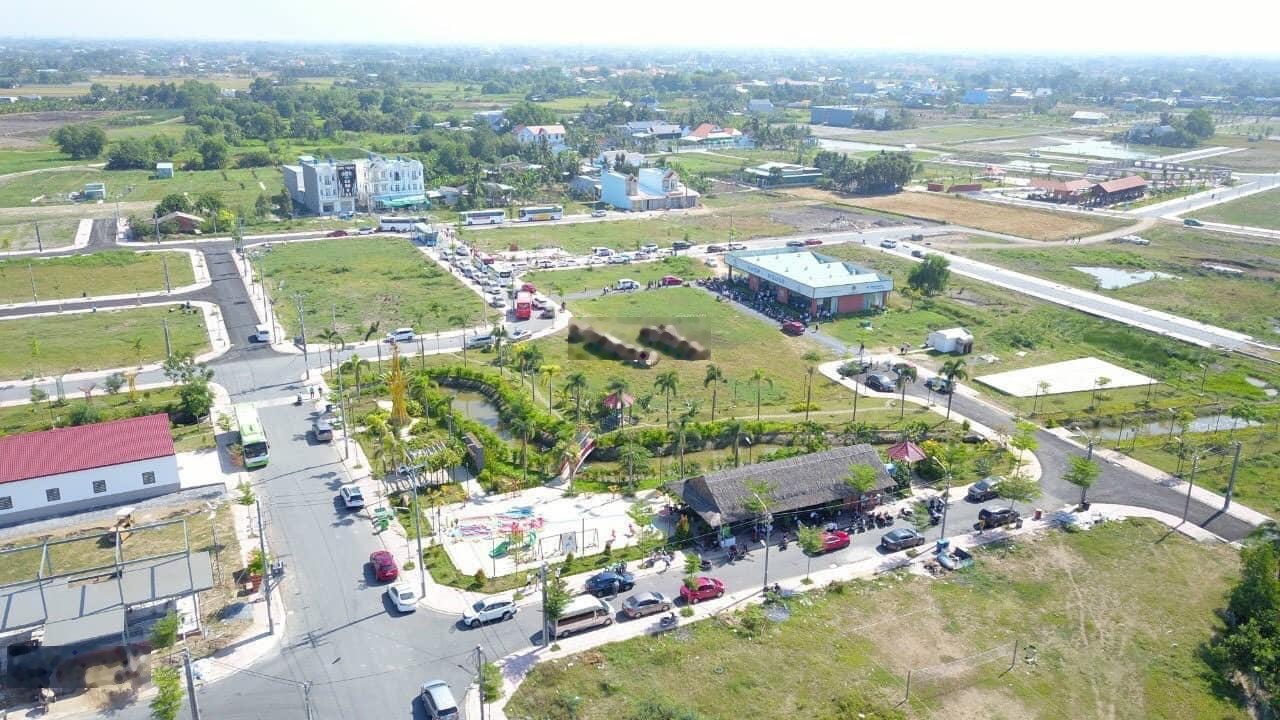 Chủ gấp bán 125m2 đất thổ cư xã Long Sơn, MT ô tô bao quay đầu, sẵn sổ CC ngay