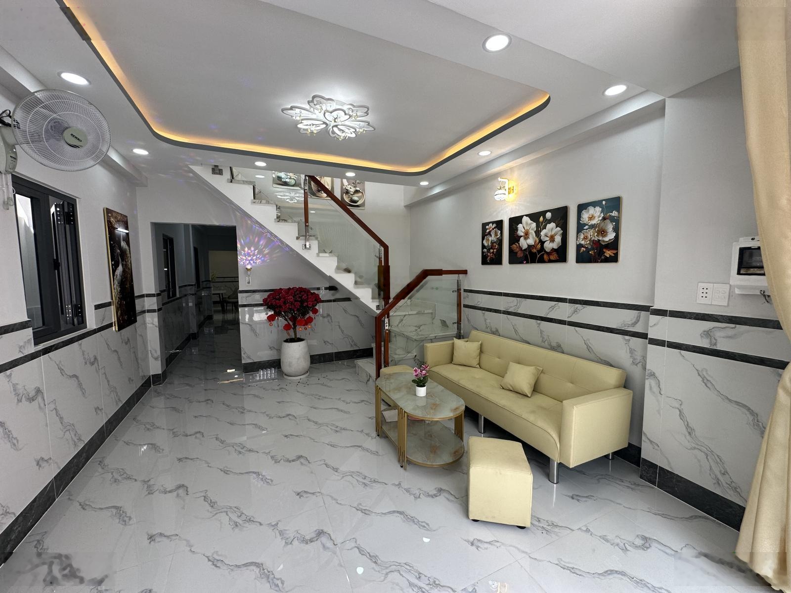 Tết bán gấp - hàng hiếm - siêu phẩm tô ký - 2 tầng -ngang 5m x20m - 4pn- ngay cầu vượt quang trung