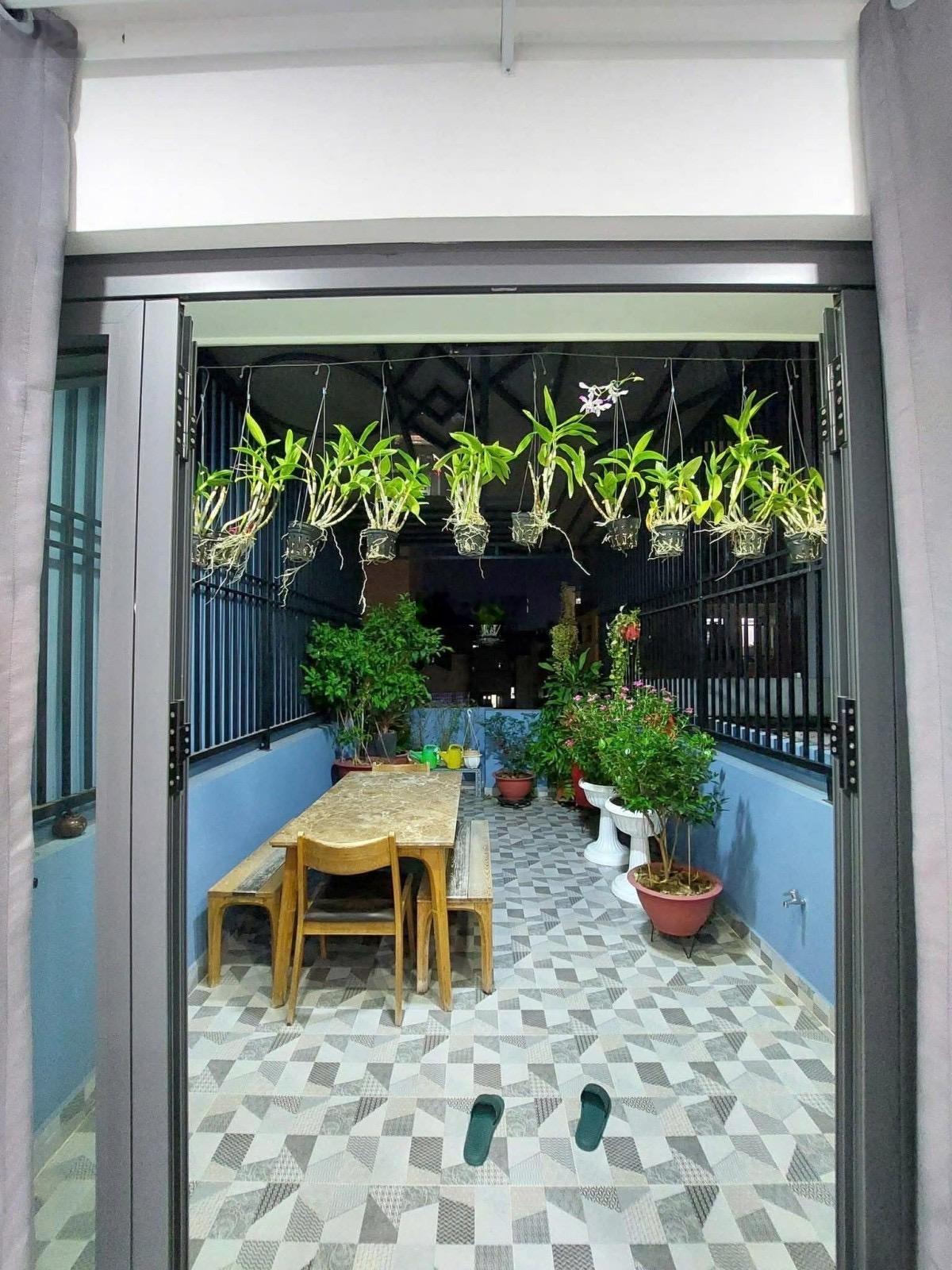 Mặt tiền hẻm 12m trung tâm quận 10 66m - 4 tầng. phòng ngủ tầng trệt cho người lớn tuổi.