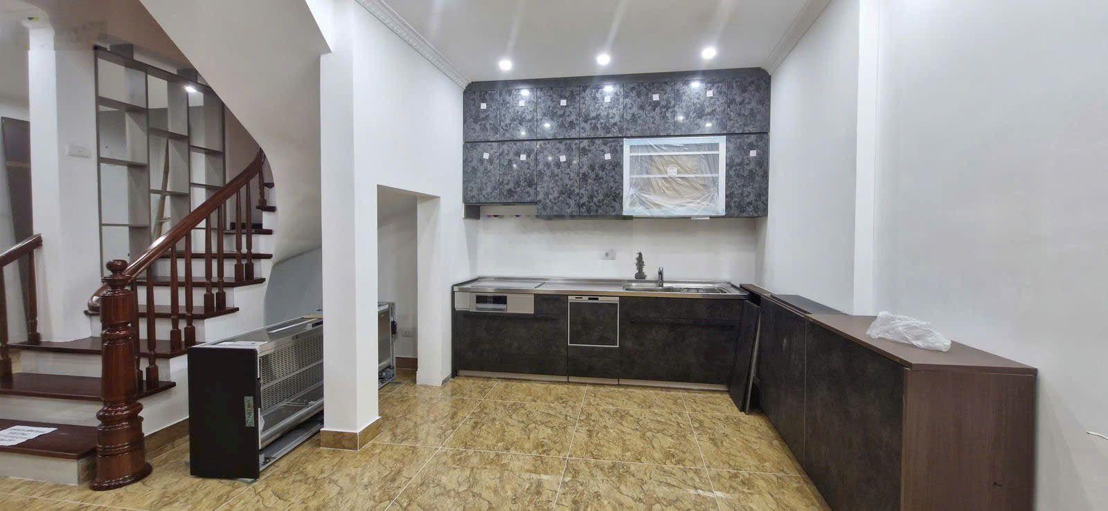 Hàng hiếm tại Ngõ 424 Trần Khát Chân, 11,9 tỷ, 54m2, 6PN, 6WC, 5 tầng