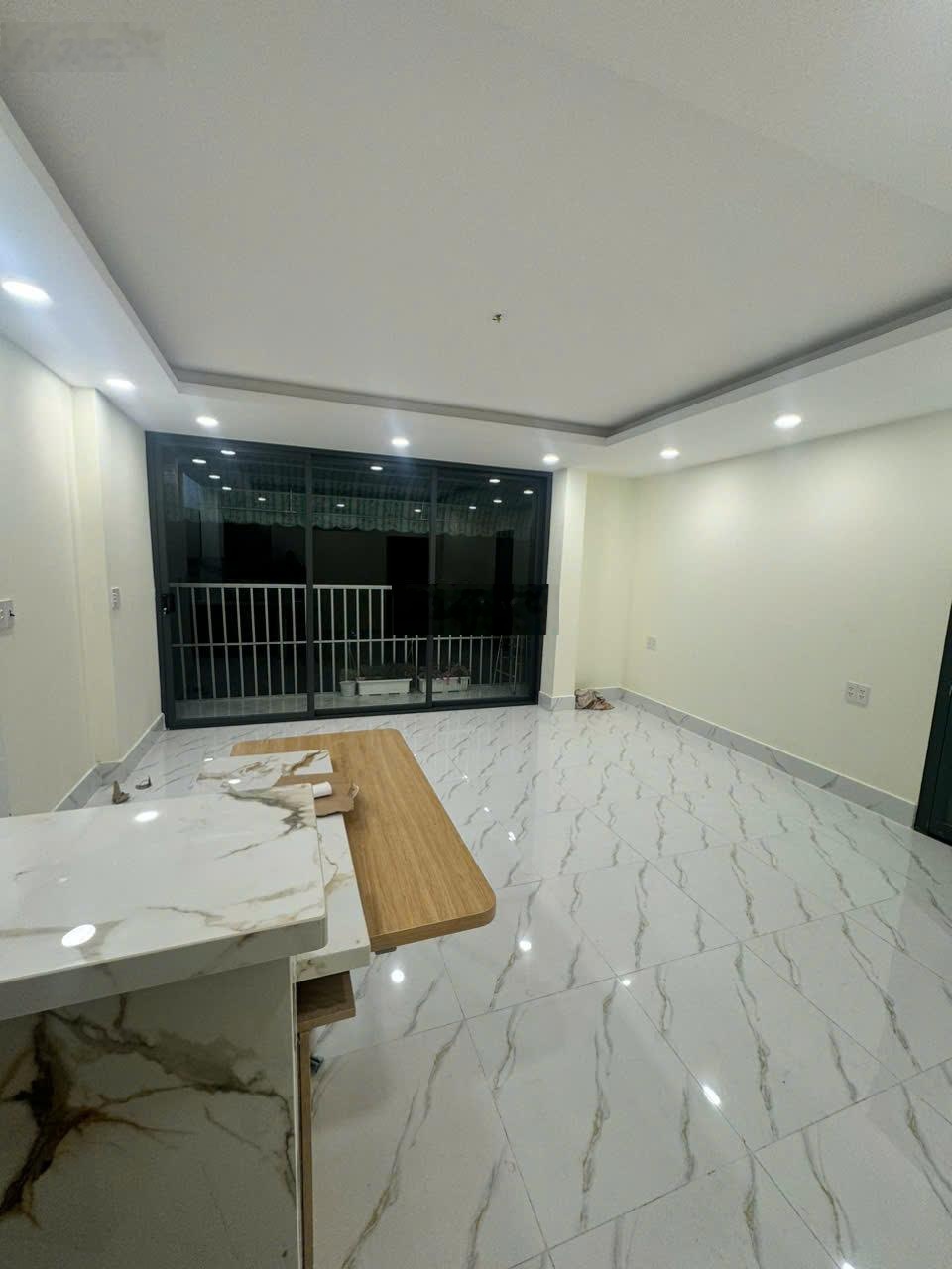 Cho thuê căn hộ mới, 2pn ngay trung tâm, cách siêu thị Lotte 100m