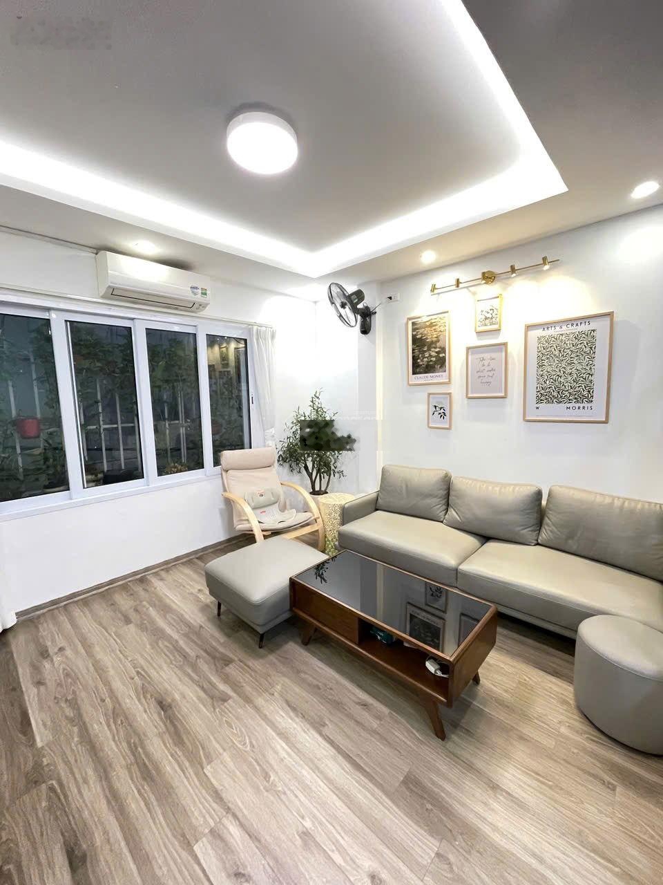 Bán nhà tại đường Hoàng Mai - 5 tầng 3 ngủ ở ngay