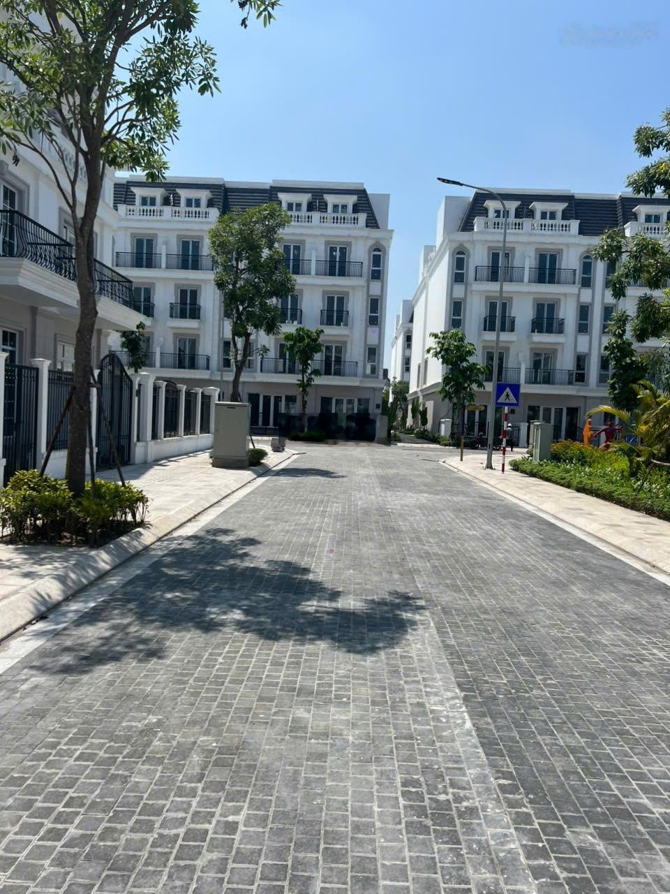 Bán đất Trâu Quỳ Vuông vắn 50m² Mặt đường 22m Giá 195 triệu/m²