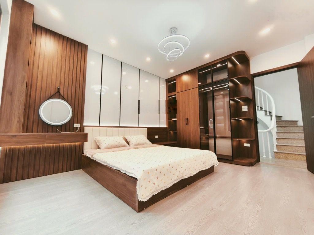 Nhỉnh 9 tỷ - nhà h.i.ế.m đẹp; trung tâm hbt - hoàng mai; ngõ thông thoáng, tiện ích bạt ngàn;