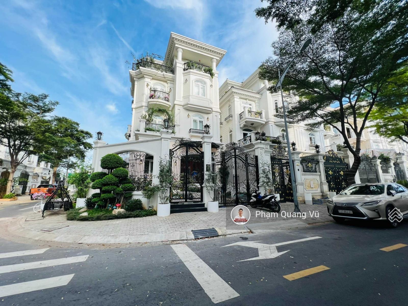 Cần bán gấp 3 căn BT view công viên, TK có thang máy, KDC Cityland Q7, DT 10x22m (220m2) 39,5 tỷ