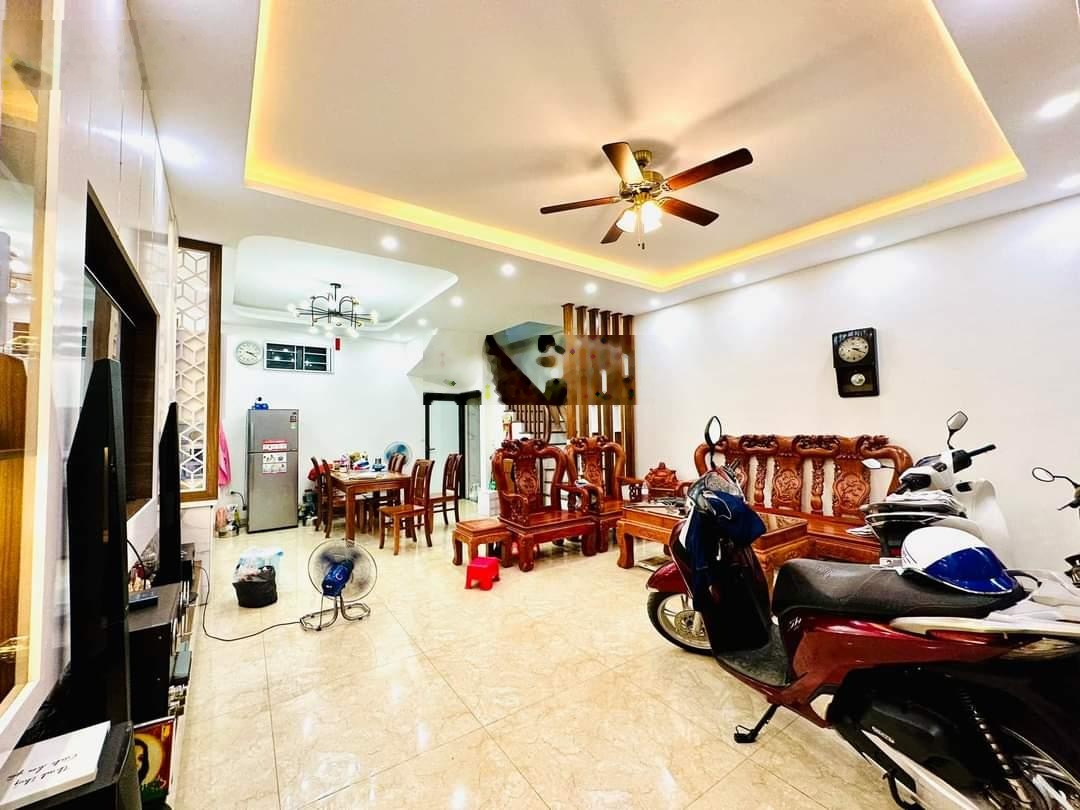 Bán nhà Linh Đàm, Bằng Liệt ngõ thông sát phố gần 37 m2, chỉ hơn 8 tỷ