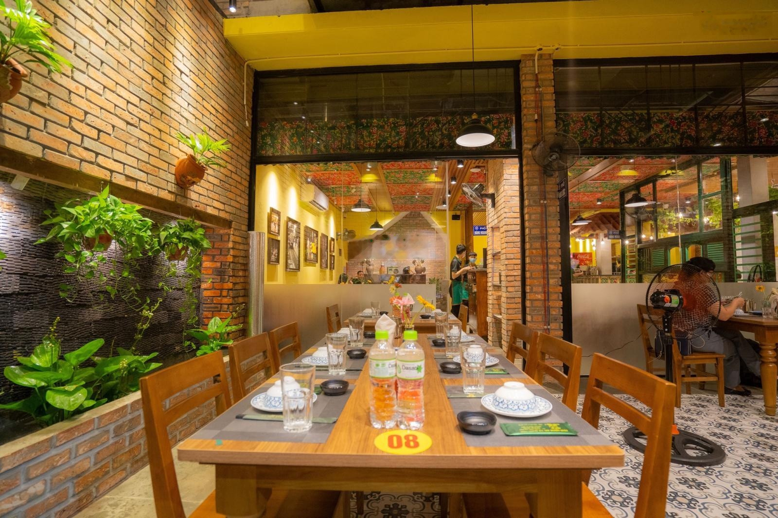 Cho thuê mặt bằng mặt tiền Nguyễn Văn Cừ, Quận 1, DT: 25x36m, 1 trệt 1 lầu, DTSD: 1.800m2