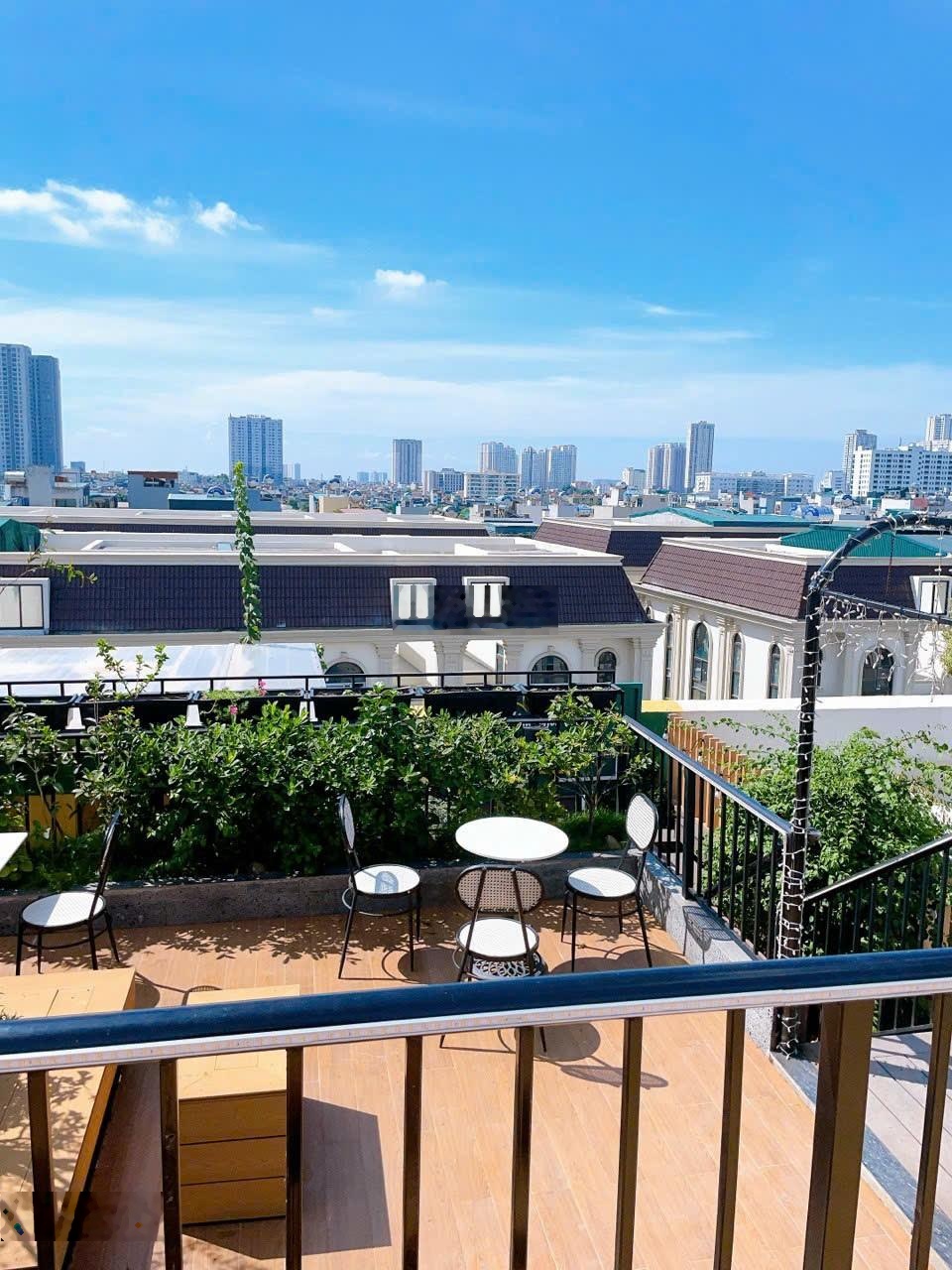 Cho thuê căn góc hoàn thiện đẹp nhất Him Lam Vạn Phúc