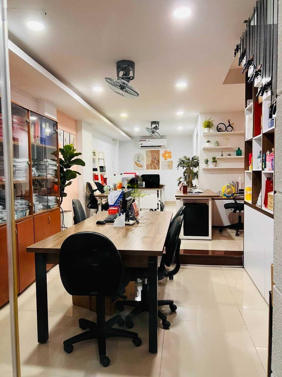 Bán nhà 3 lầu - MT Nguyễn Trường Tộ, 4mx20m, giá thương lượng mạnh, P. Tân Thành, Q. Tân Phú