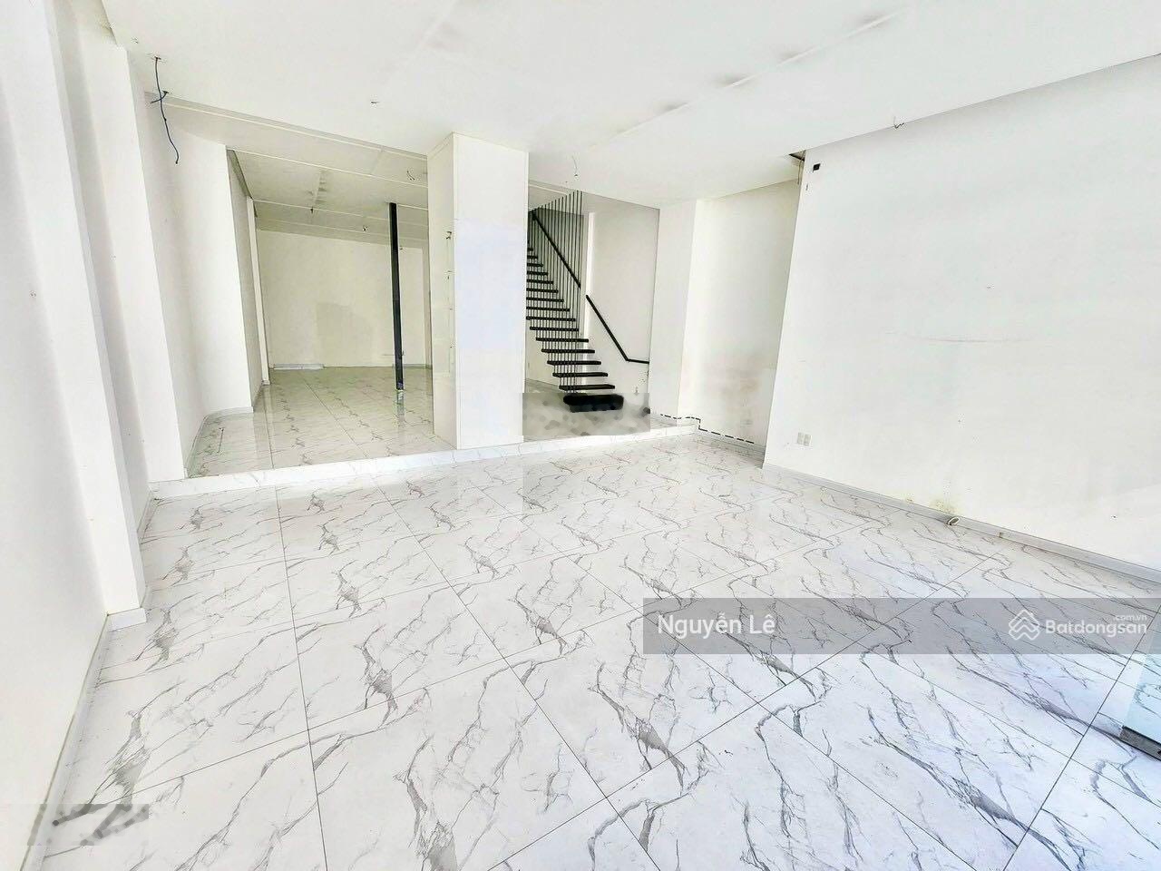 Chính chủ cần cho thuê mặt tiền ngang 6m đường Võ Văn Tần, Quận 3 giá 49tr