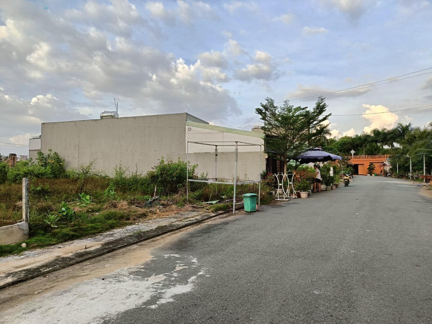 Bán lô đất 63m2 view sông DA Blue Diamond Riversie, giá tốt nhất P Long Phước, Tp Thủ Đức, Tp HCM