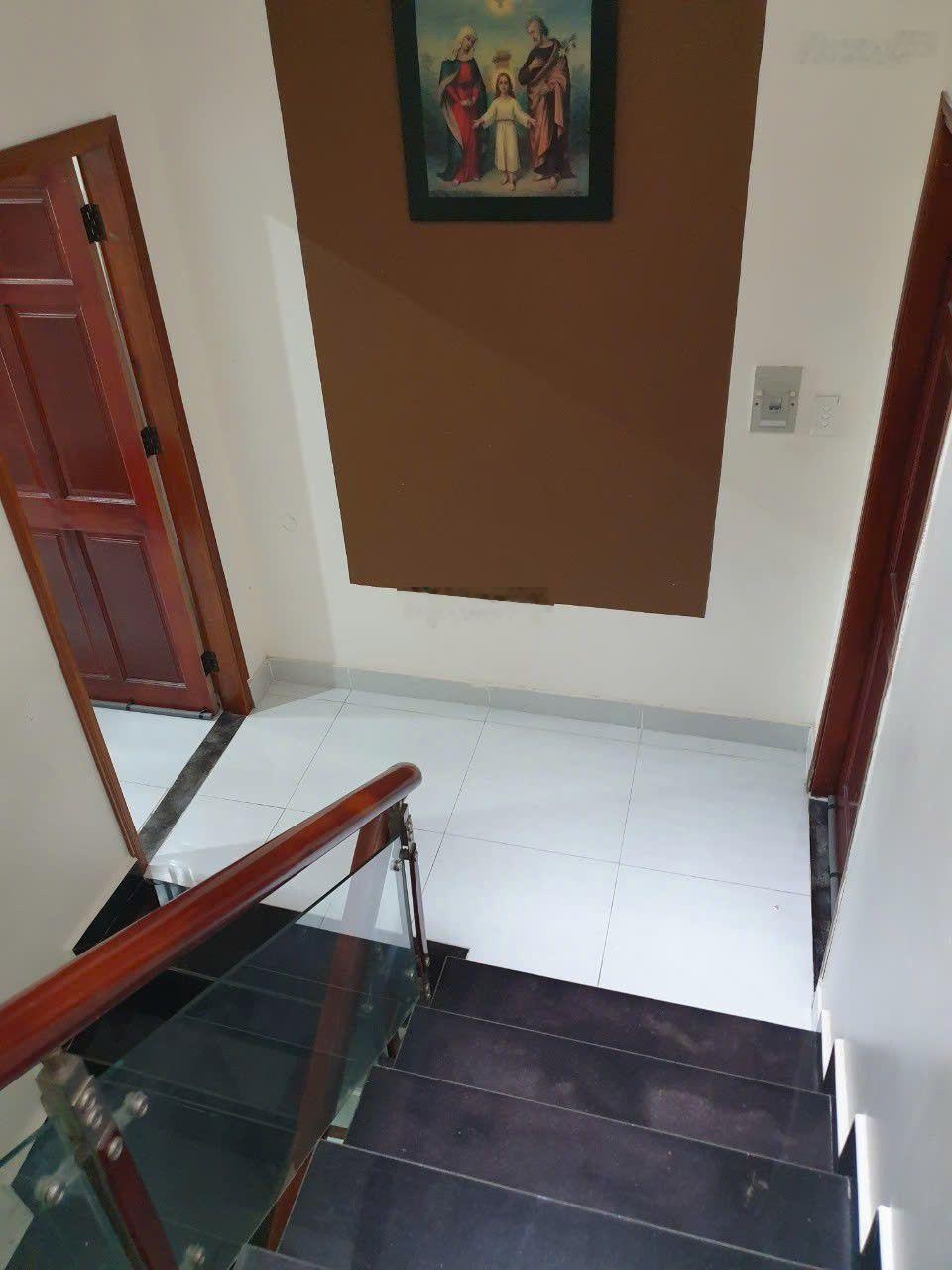 Bán nhà mặt phố 2 lầu 5x30m, mặt đường Xuân Thới Thượng 6, gần công viên Sinh Thái Hóc Môn