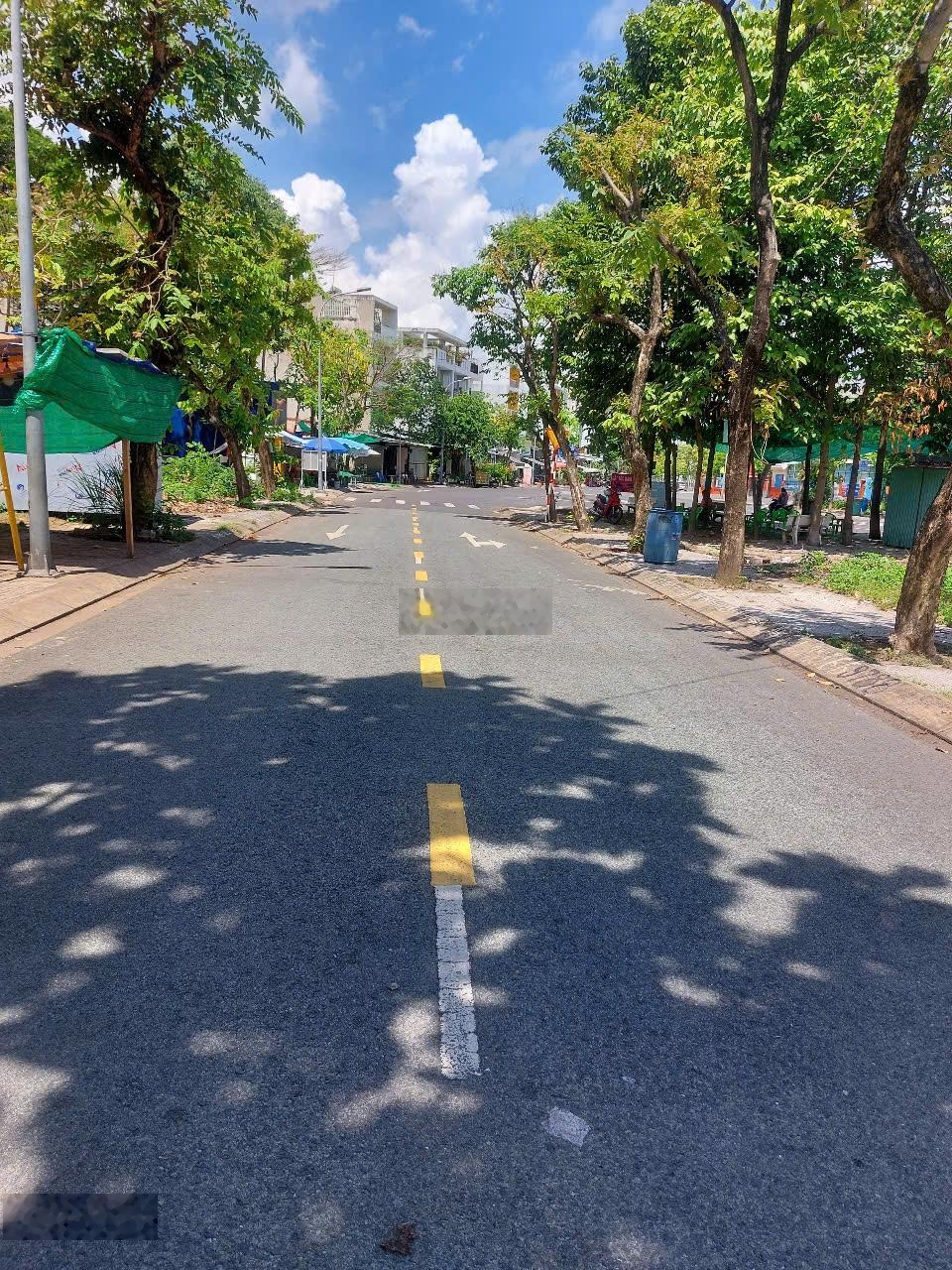 Bán lô đất sổ đỏ tại KDC Cát Lái, Quận 2.Gần cụm trường học các cấp.DT 5 x 20m(100m2) giá 72 tr/m2.