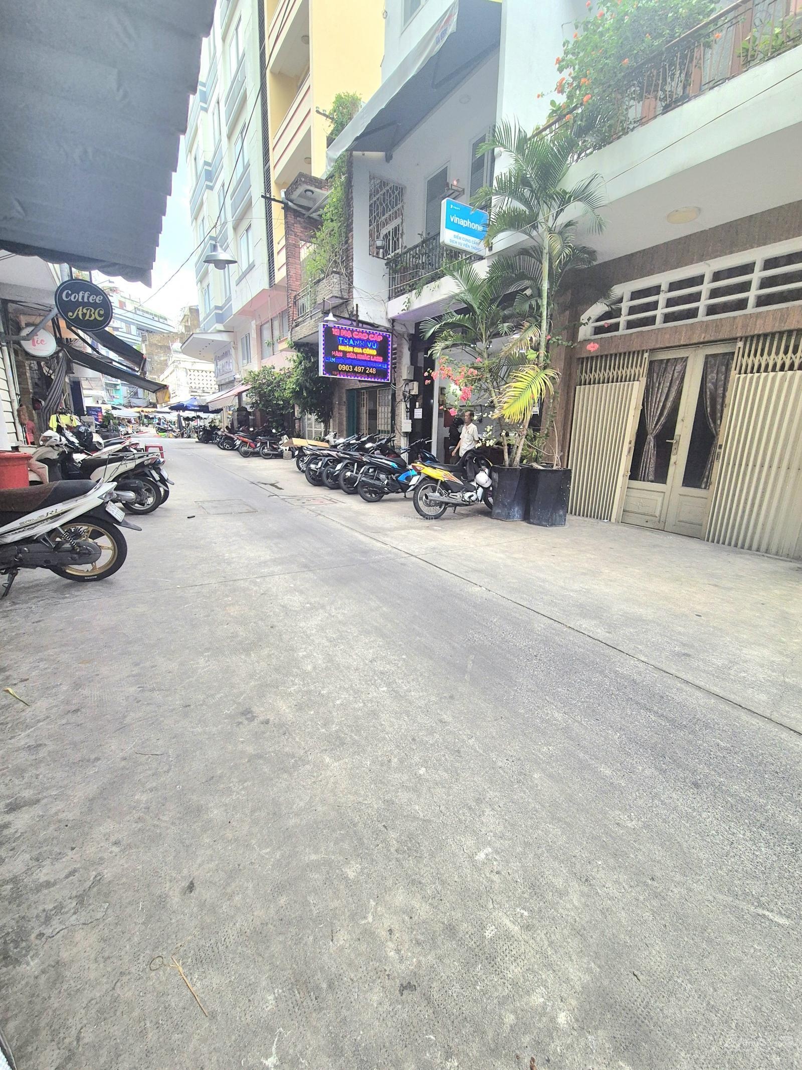 Nhà 4x17m Bùi Hữu Nghĩa Q5 - 4 lầu - Giá 18,5 tỷ 0906366876