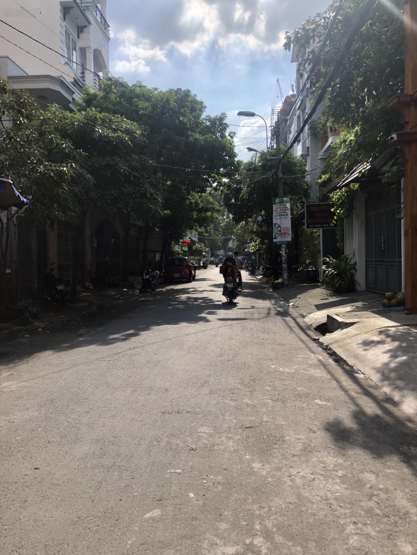 Nhà Lê Quang Định, P1, GV - Giáp Phạm Văn Đồng. DT: 8m x 24m CN: 195m2 nhà cấp 4, giá: 17tỷ TL