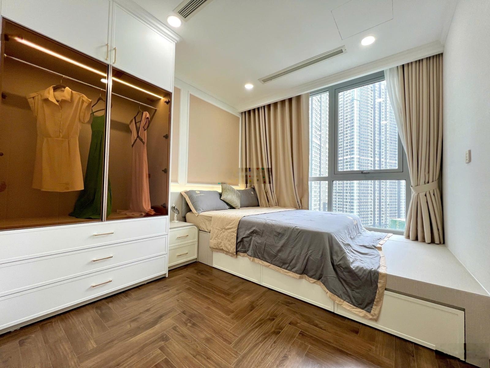 Bán CC Vinhomes Central Park, 14,6 tỷ, 120m2, 3PN, 2WC, đầy đủ tiện nghi, uy tín