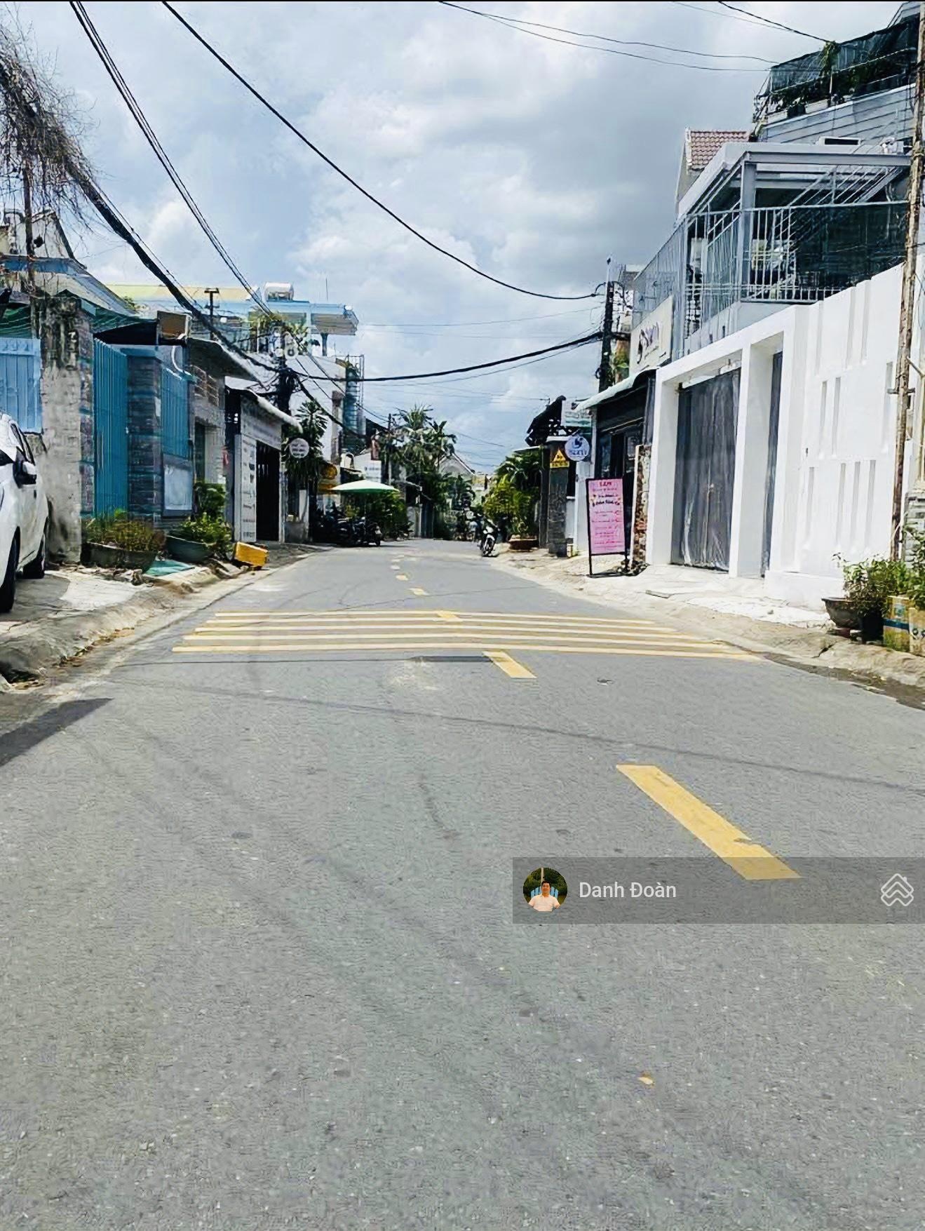 Nhà 4 tầng MT trục cắt ngang Lê Văn Việt 11x24m full đất ODT không có căn thứ 2 so sánh