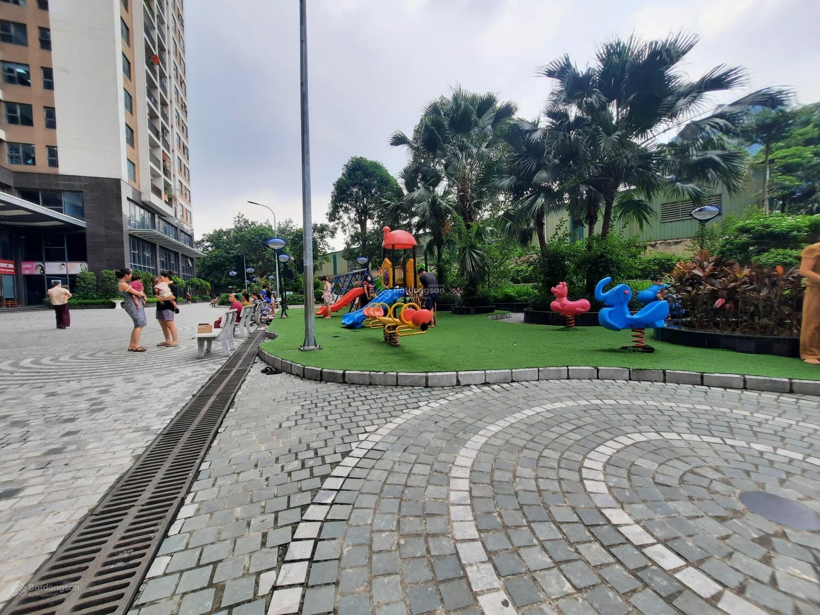 Cho thuê chung cư 176 Định Công, 69m2, 2 ngủ 2 vệ sinh, sân chơi, bể bơi, đủ đồ, 12 triệu/th