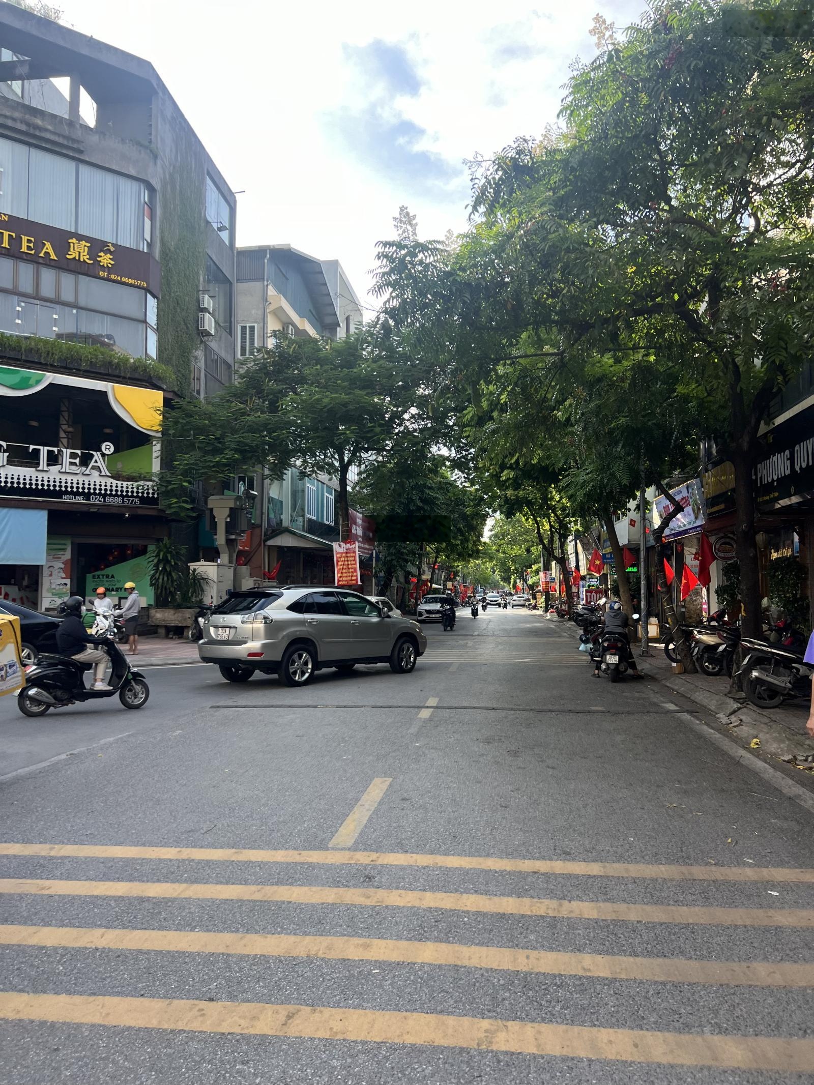 Hiếm! Bán nhà 4 tầng Long Biên - phân lô - oto tránh, 22m2 - giá 5.9 tỷ