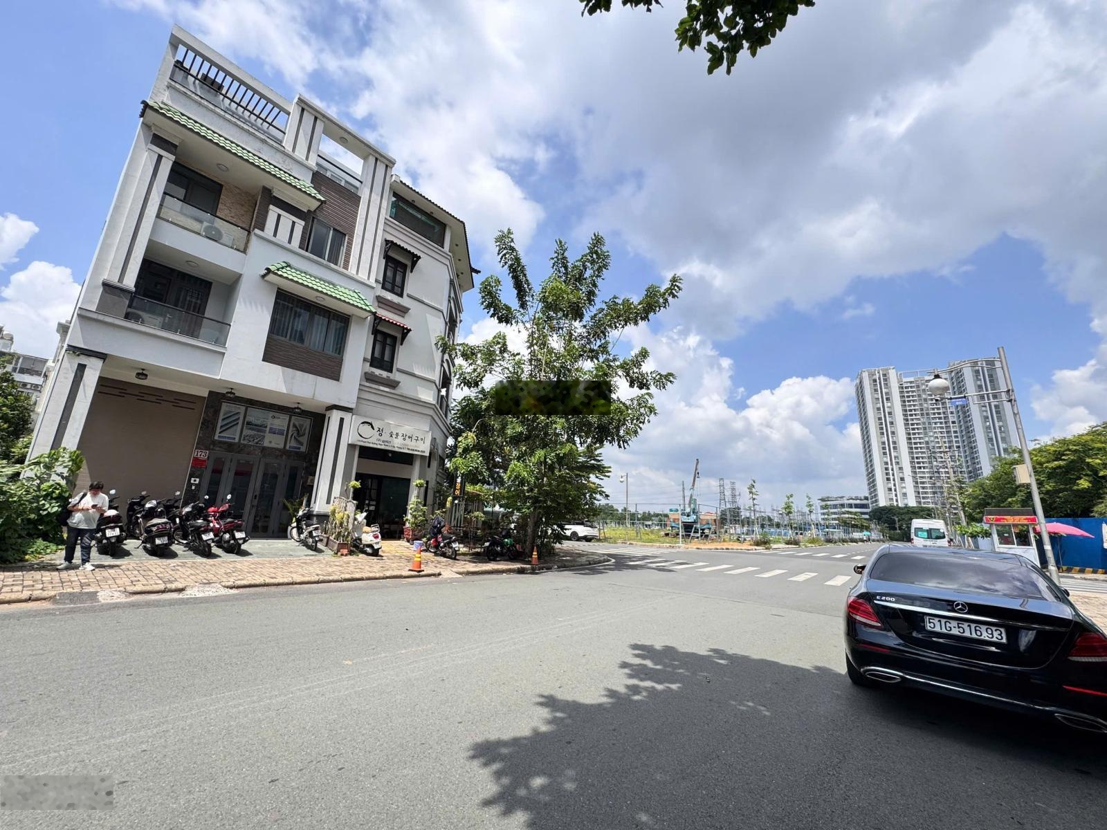 Đất mặt tiền đường Phạm Thái Bường, giá 42 tỷ sổ đỏ