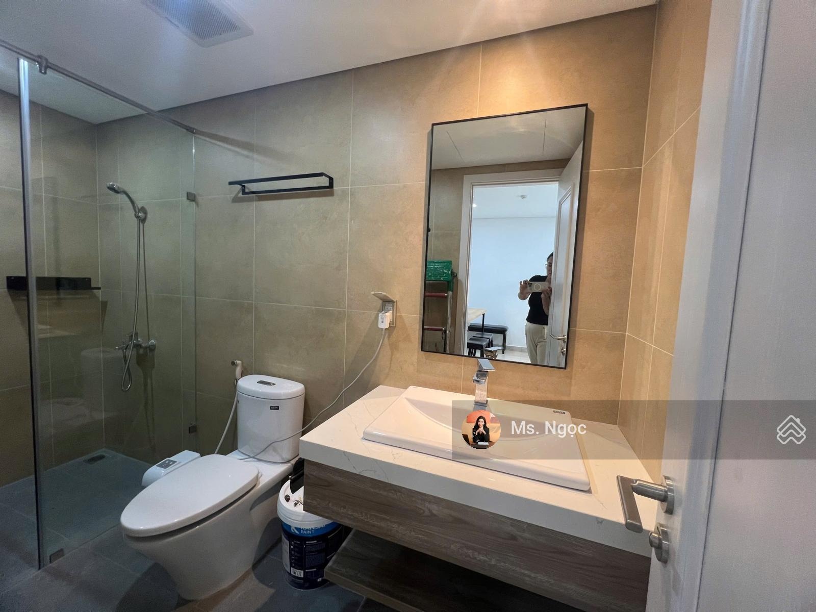 Cần bán căn hộ 1 phòng ngủ Minato Nhật Bản, full nội thất cao cấp, 40 m2. Giá 2,x tỷ