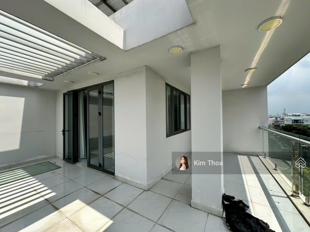 Văn phòng 65m2 ở Vạn Phúc, xuất được VAT, PCCC, hầm xe có bảo vệ, có thang máy máy lạnh. Giá 10 tr