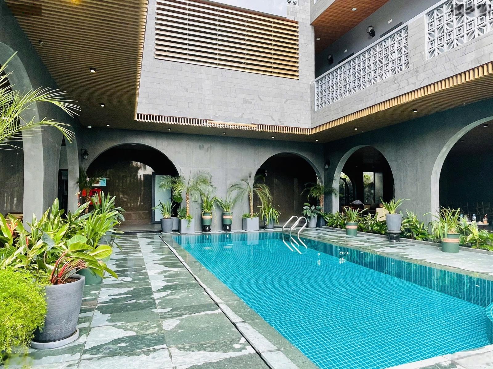 Lvcc cần bán toà căn hộ Lê Văn Huân 456m2, ngang 24m doanh thu 200 - 250tr giá bán 67 tỷ