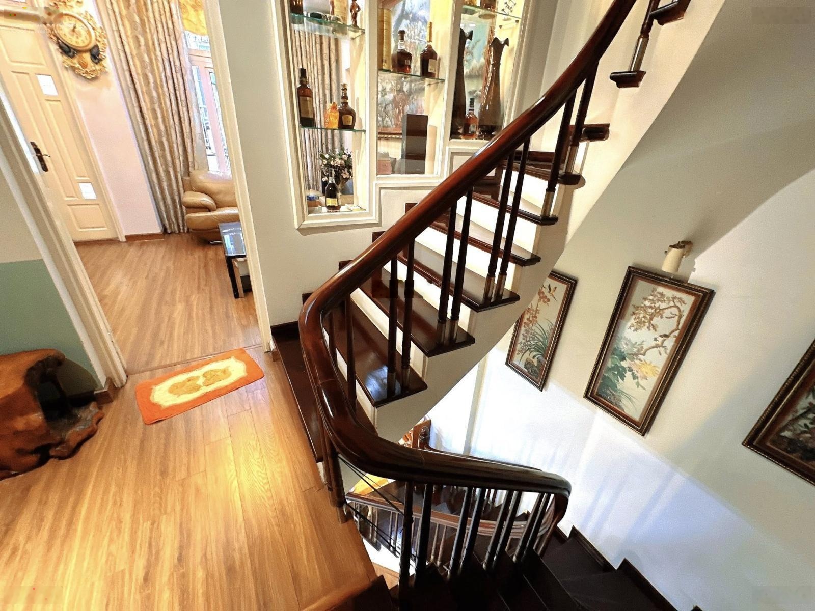 Chủ cần chuyển đổi bán gấp nhà trần phú Hà đông Lô góc ô tô tránh gần DT45m2 giá chỉ hơn 9 tỷ