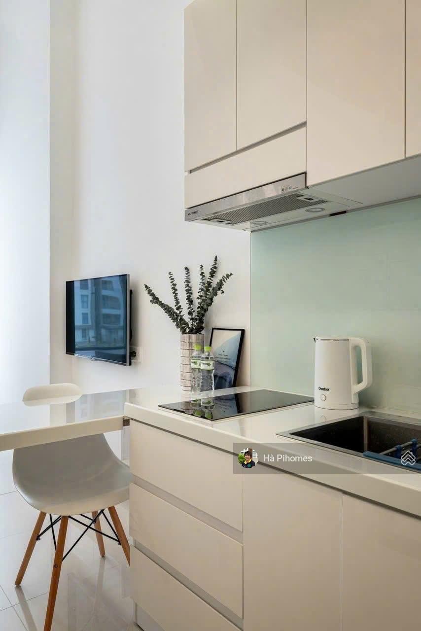 Cho thuê studio đủ nội thất 35m2 view sông tại Saigon Royal Bến Vân Đồn, hiện trống ở ngay được