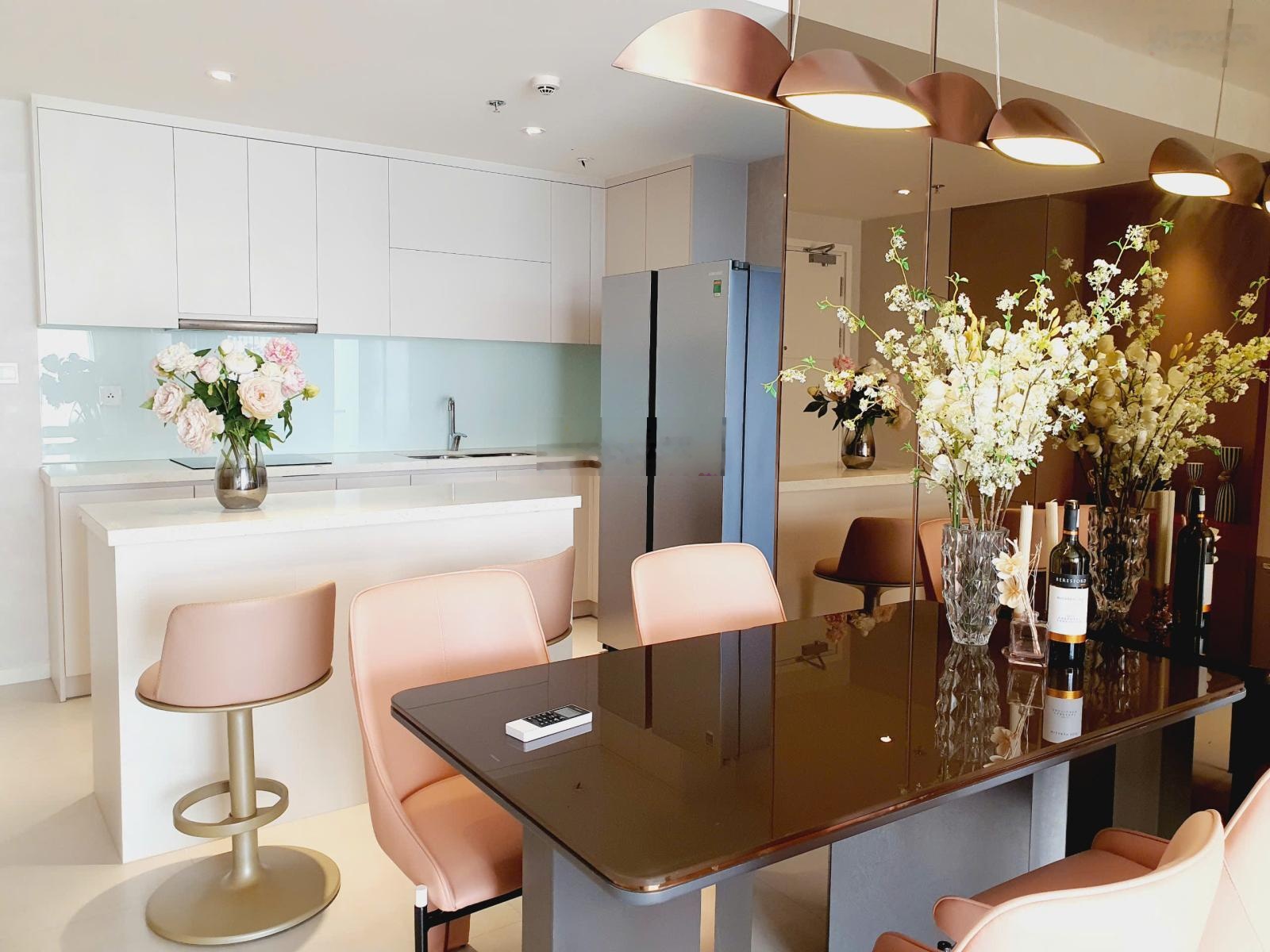 Chỉ còn 1 căn hộ 3 phòng ngủ 103m2 20 triệu/th ở ngay liền, đầy đủ nội thất, view hồ bơi, LK81