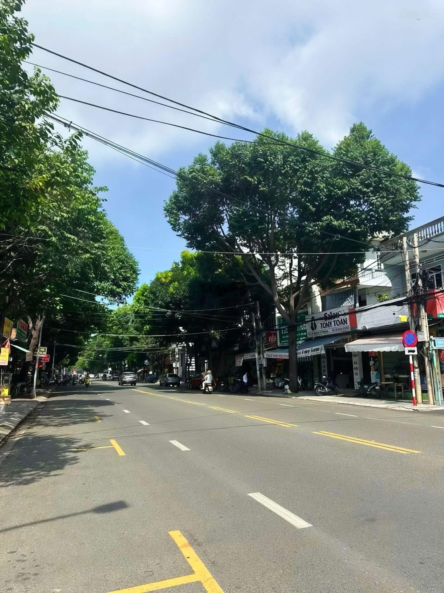 Bán nhà MT Nguyễn Hữu Cảnh phường Thắng Nhất thành phố Vũng Tàu 121m2(5x24m) 3tầng giá 13,8 tỷ