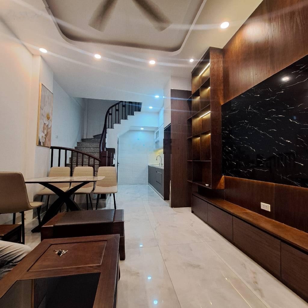 Bán nhà gần aeon long biên, cầu vĩnh tuy, trung tâm long biên, full nội thất, oto đỗ cửa 31m 6.75