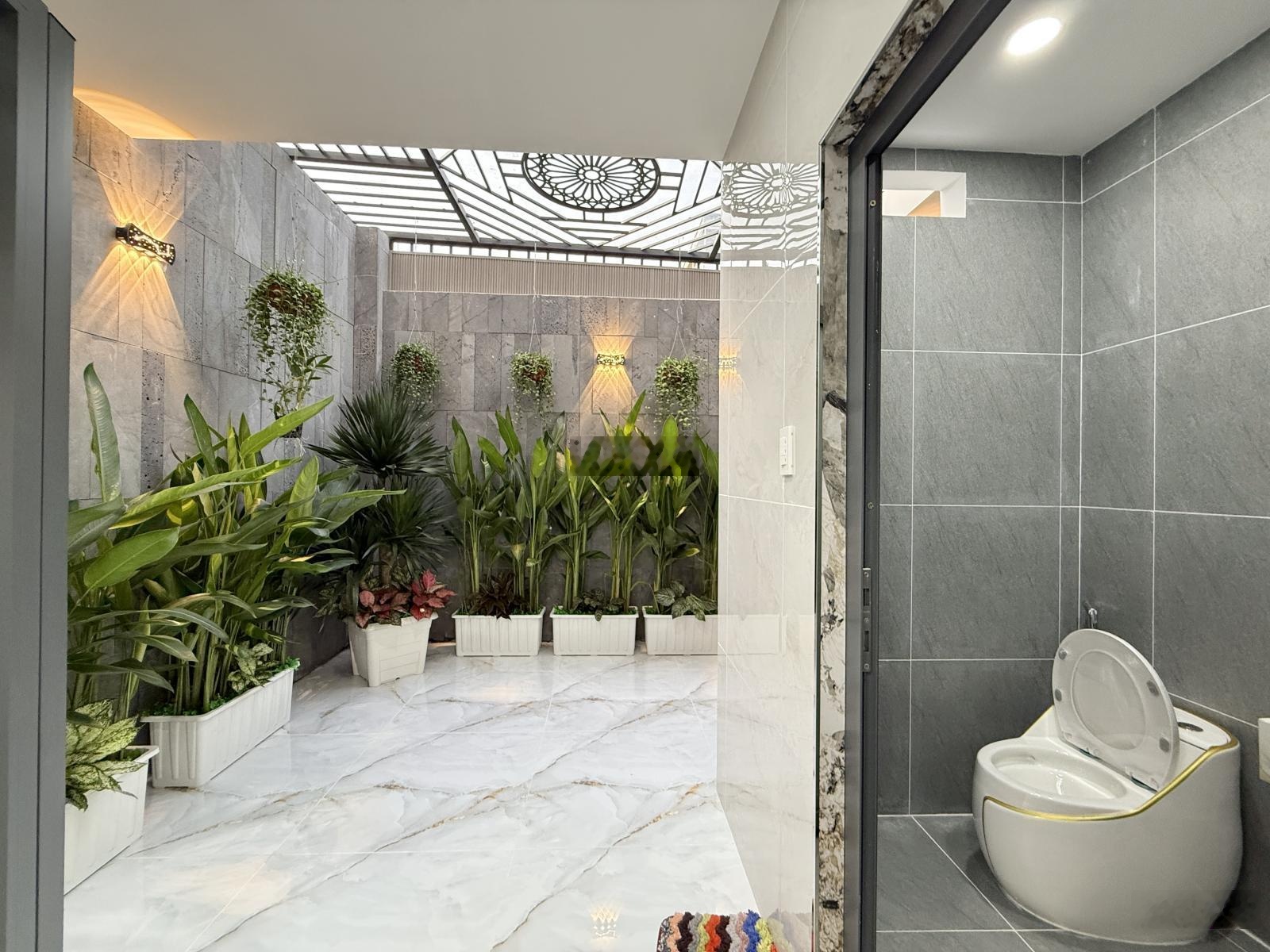 Nhà Có Thang Máy, bên UBP và cụm trường học, DT:4X20M, Lửng, 3 Lầu, 4PN, hướng đông nam, 8.35 tỷ