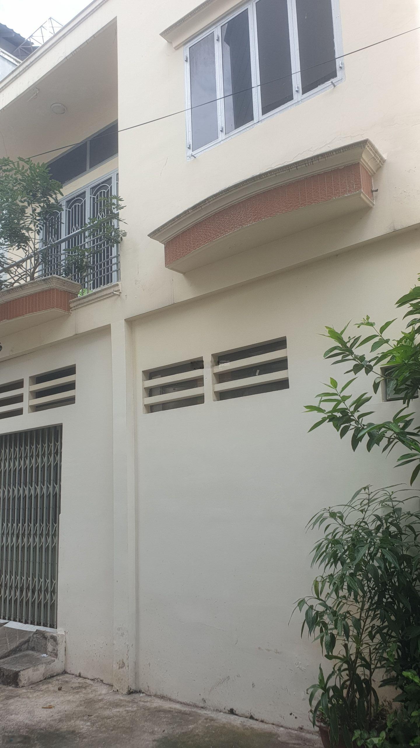 Bán nhà quận 10. cao thắng. 3 căn ra mặt tiền. diện tích 30m2. 6 tỷ 5.